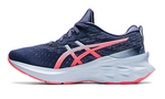 W Asics Novablast 2